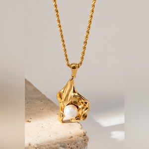 18K Gold Plated Stainless Steel White Pearl Simple Artistic Necklace